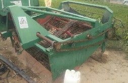 改良后的馬鈴薯收獲機(jī)